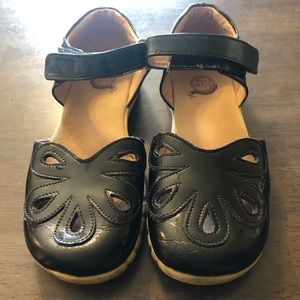 Livie and Luca petals